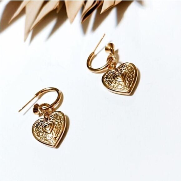Gold Heart Hoop Earrings N1437 - Picture 3 of 6
